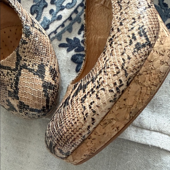Nurture Snakeskin leather Cork Heel Pumps size 8 4” heel - Picture 8 of 16